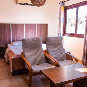 lakis-court.protaras-cy-hotels.com/