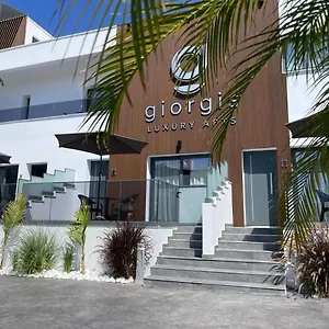 Giorgis Luxury איה נאפה