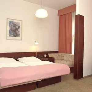 splendid.praguehotelsweb.com/